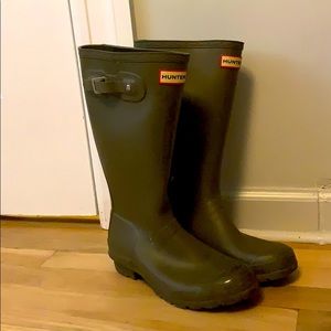 Hunter rain boots- olive green